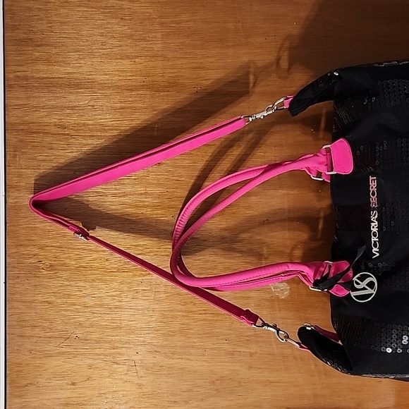 Victoria's Secret Travel Bag Black/Pink - Picture 2 of 11